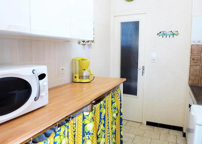 Les Genets By Interhome Daire